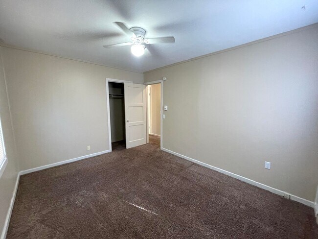 Building Photo - Spacious 2+ Bedroom Duplex Unit in Richlan...