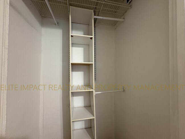 Building Photo - 4650 E Calle Aurora