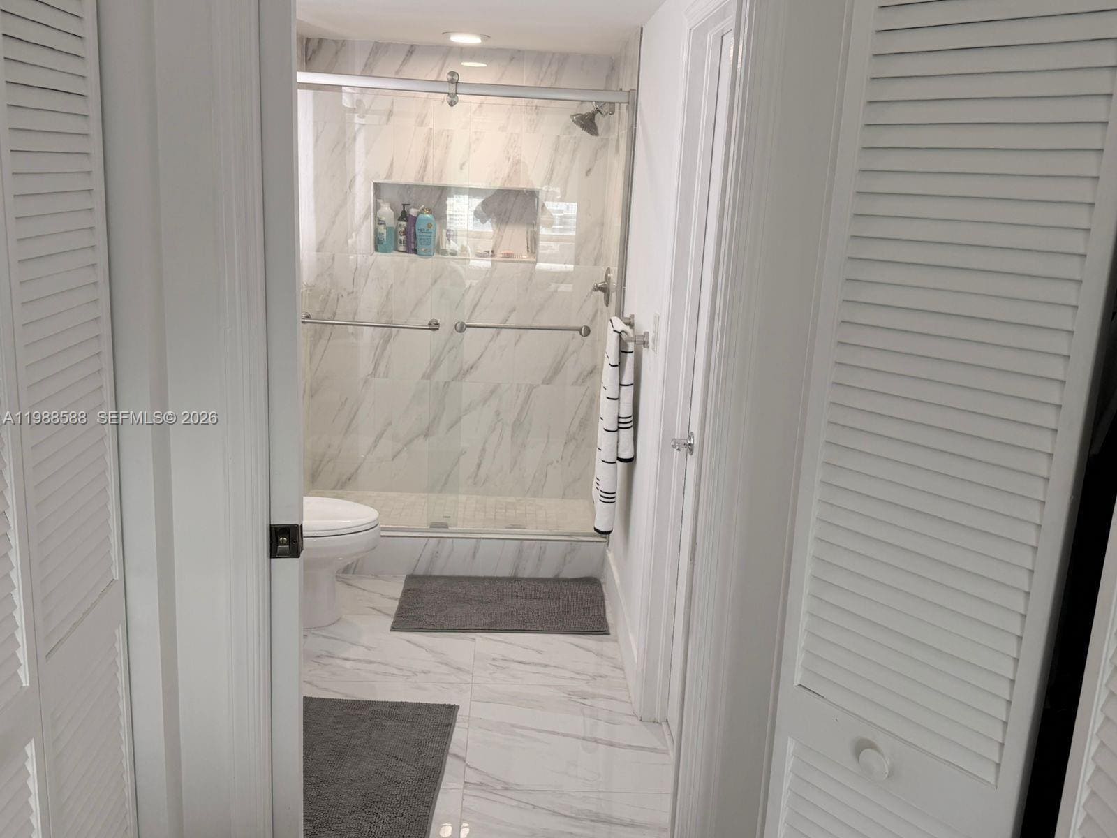 Building Photo - 19501 W Country Club Dr