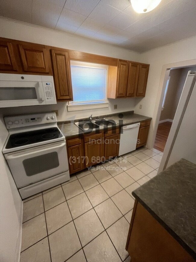 Building Photo - 1425 W Washington St