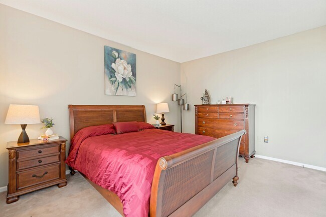 Building Photo - 100 Old Palisade Rd