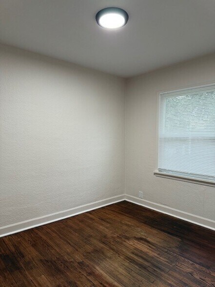 Building Photo - 1042 8th St NW