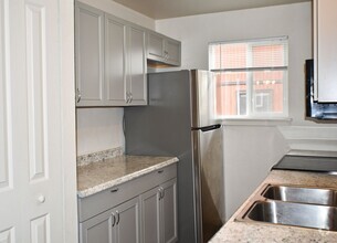 Building Photo - 561 W Good Hope Cir