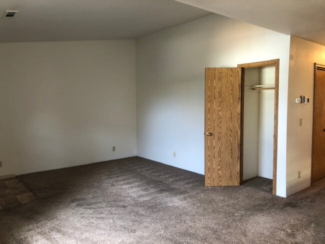 Building Photo - 475 Scenic Dr