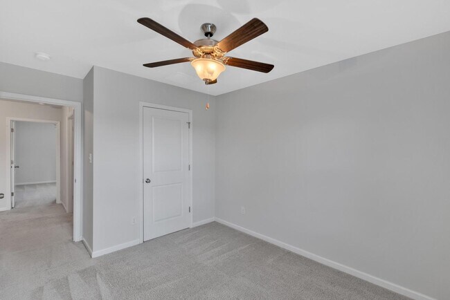 Building Photo - 4 Bedroom Home Available!