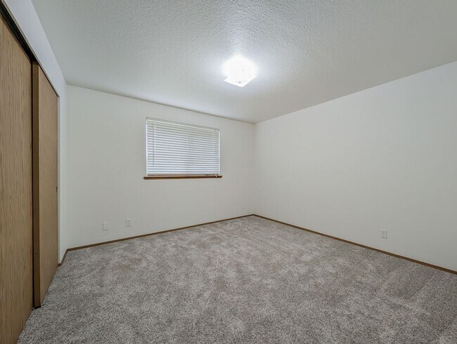 Building Photo - 9114 44th Dr NE