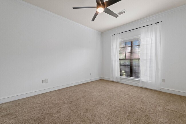 Building Photo - Solar Provided on Great Maumelle home