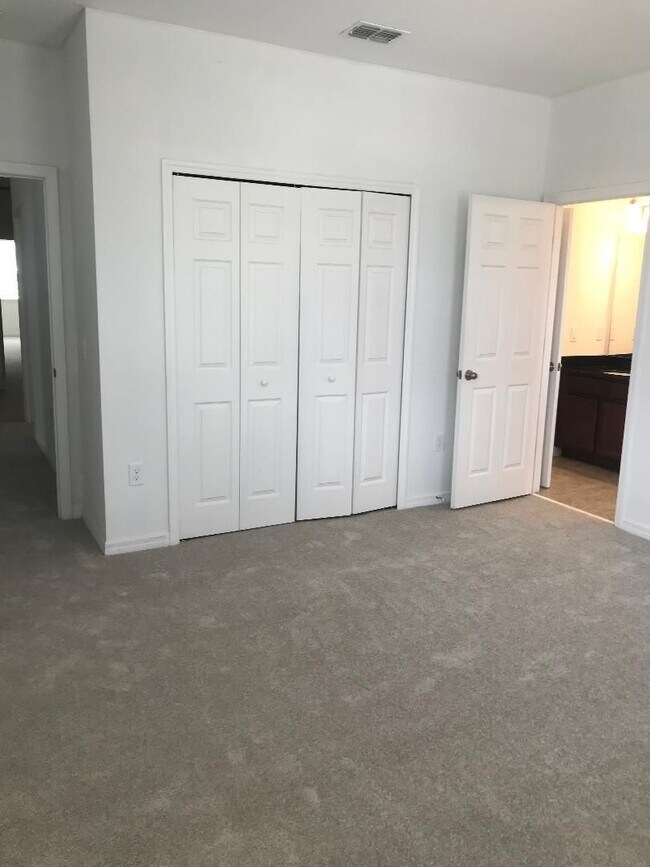 Building Photo - 12886 Westside Vlg Lp