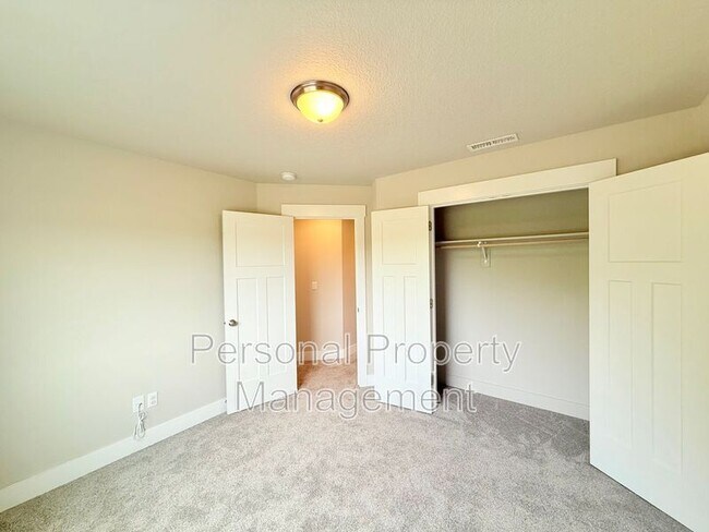 Building Photo - 1530 NW 29th Pl