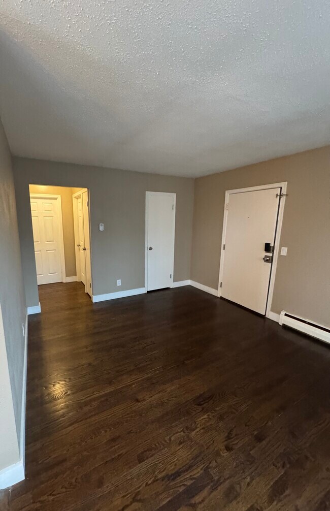 Building Photo - 3341 Parkcrest Ln