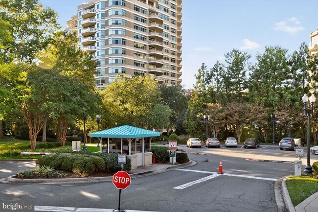 Building Photo - 5630 Wisconsin Ave