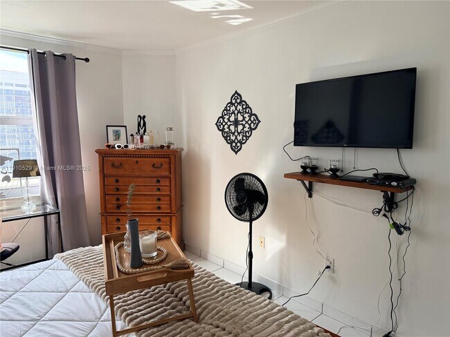 Building Photo - 1965 S Ocean Dr