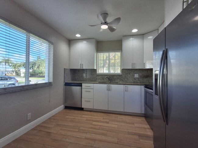 Building Photo - 4723 SW 14th St