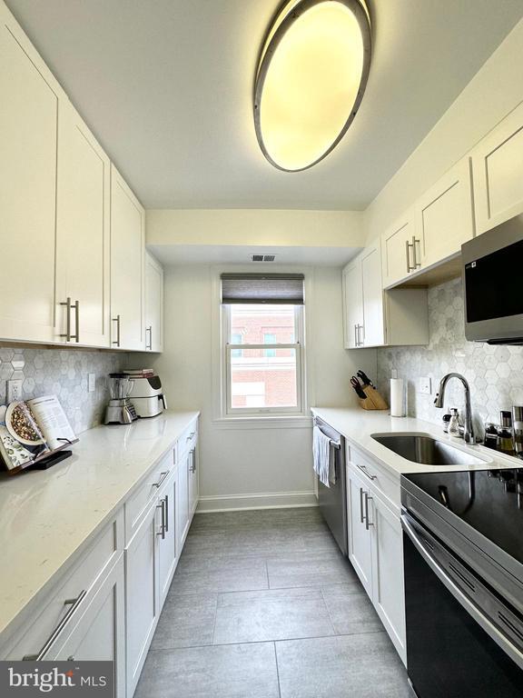 Building Photo - 718 S Washington St