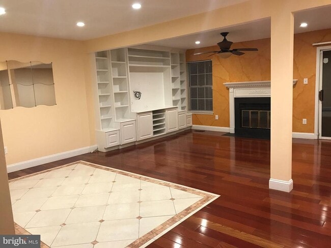 Building Photo - 10354 College Square