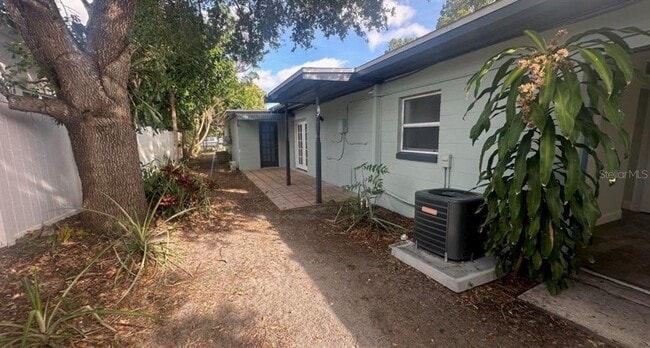 Building Photo - 974 Jamajo Blvd