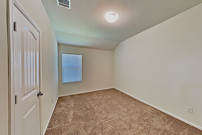 Building Photo - Spacious 4-Bed Home with Community Pool in Crowley