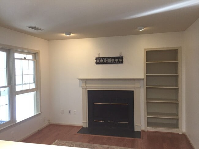 Building Photo - 10714 Kings Riding Way