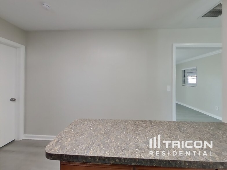 Building Photo - 357 Banyan Dr