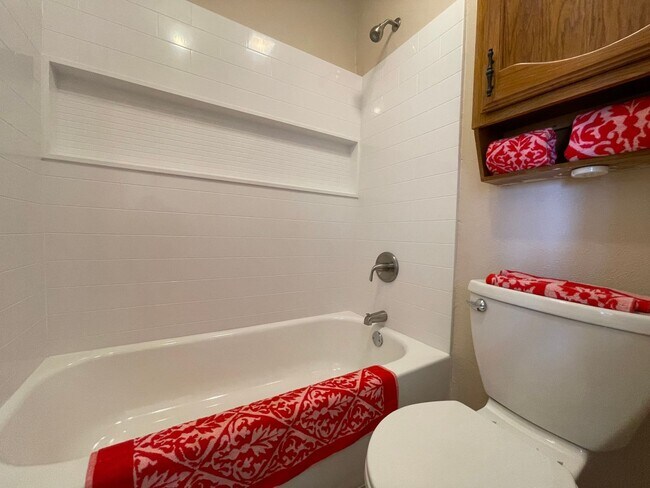 Building Photo - COMING SOON - SPACIOUS 3 BEDROOM 2 BATH BRICK HOME