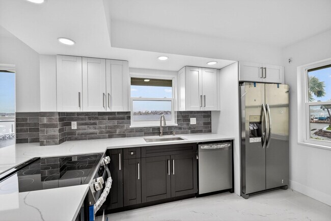 Building Photo - 896 N Federal Hwy