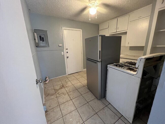 Building Photo - 2210 35th St