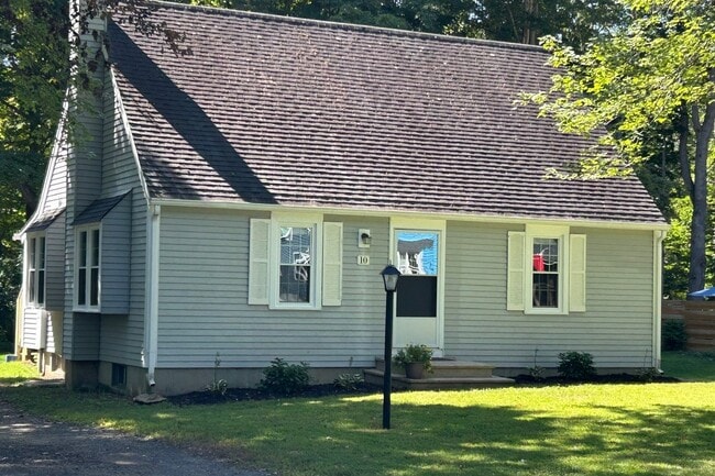 Primary Photo - 10 Falls River Cir