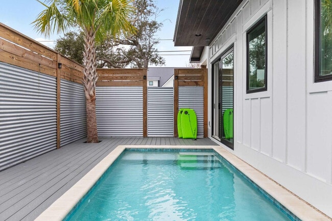 Building Photo - 218 George C Wallace Blvd