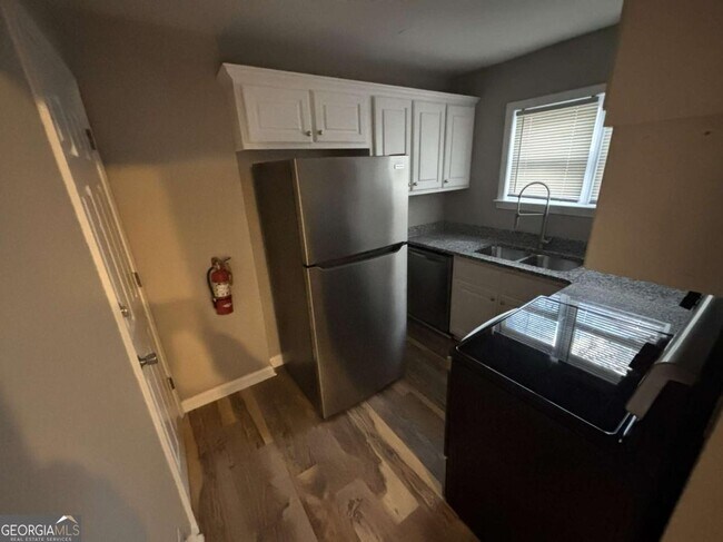 Building Photo - 625 Simmons St