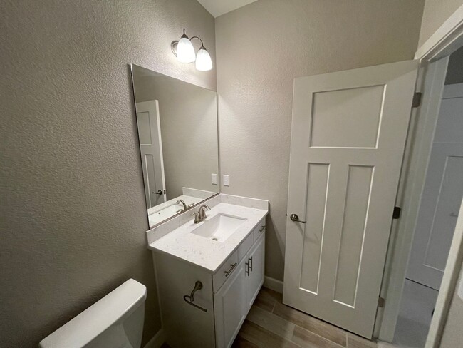 Building Photo - Step into this cozy and bright 1-bedroom, ...