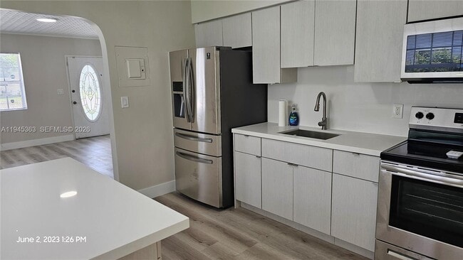 Building Photo - 626 S 28th Ave