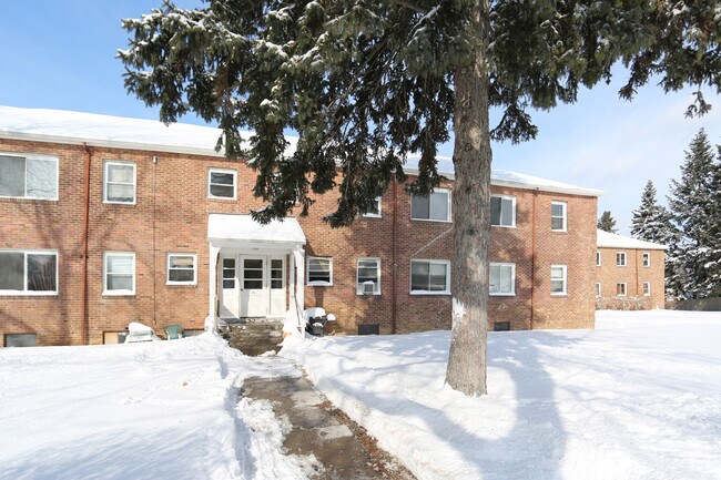 Building Photo - 29-49 Bennington Dr