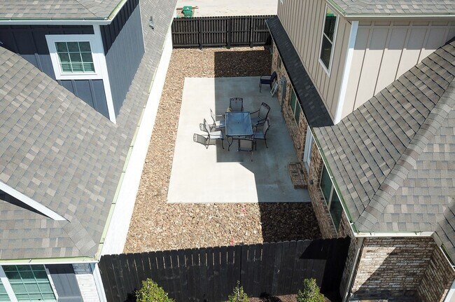 Building Photo - Luxurious 4 Bedroom, 3.5 Bathroom Home In Fayetteville, AR