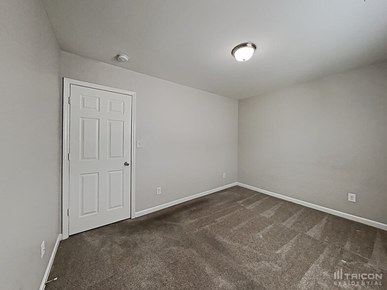 Building Photo - 915 Capra Court