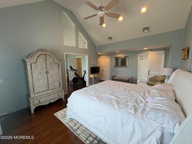 Building Photo - 3608 Ocean Terrace