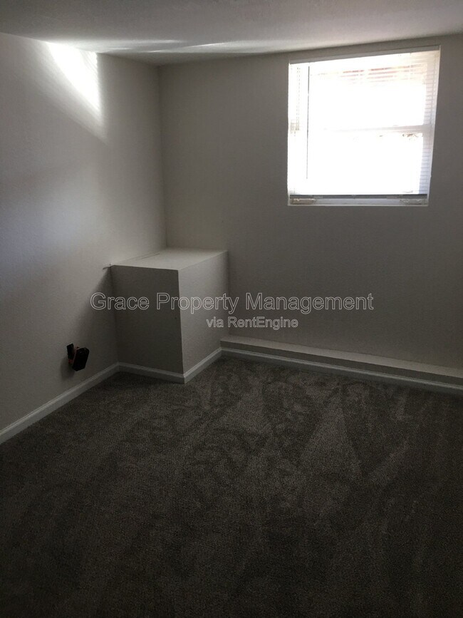 Building Photo - 574 W 91st Dr