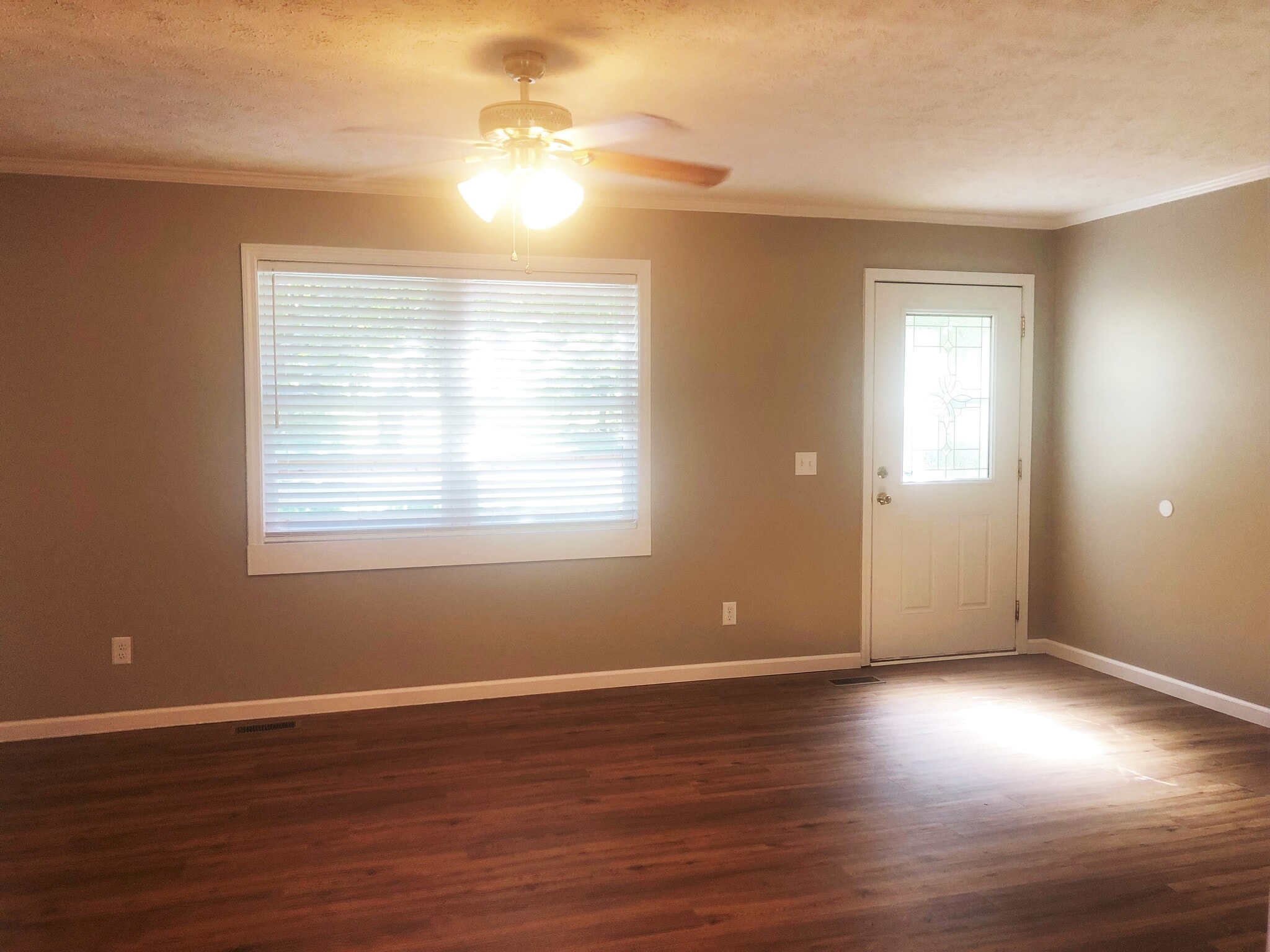 Living room - 1808 Mikonda Dr