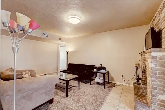 Building Photo - 1817 E Lindsey St