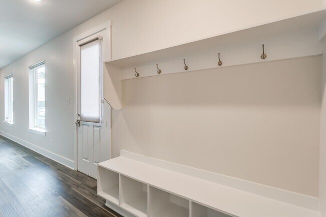 Building Photo - 3129 McCart-3129 MC-2028