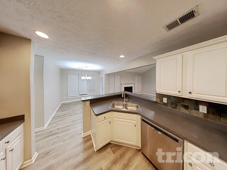 Building Photo - 94 Oakview Dr