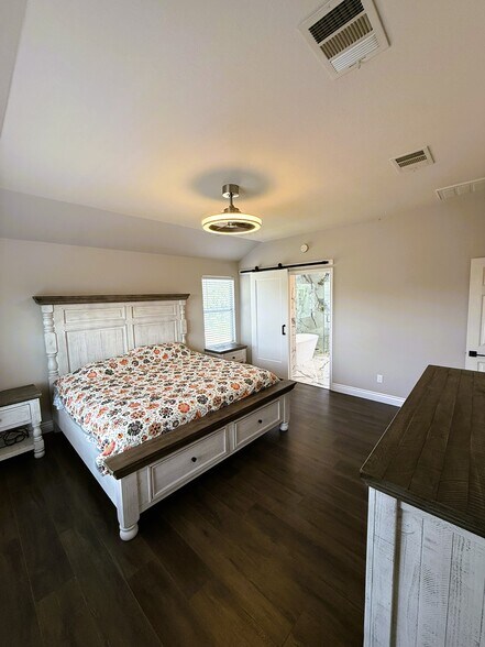 Building Photo - 178 Amber Oak Dr