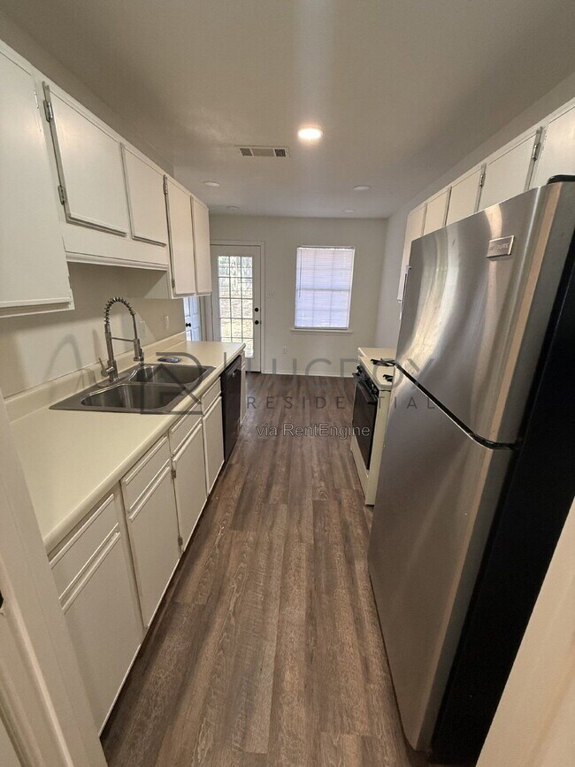 Building Photo - 23 Meadowoods Pl