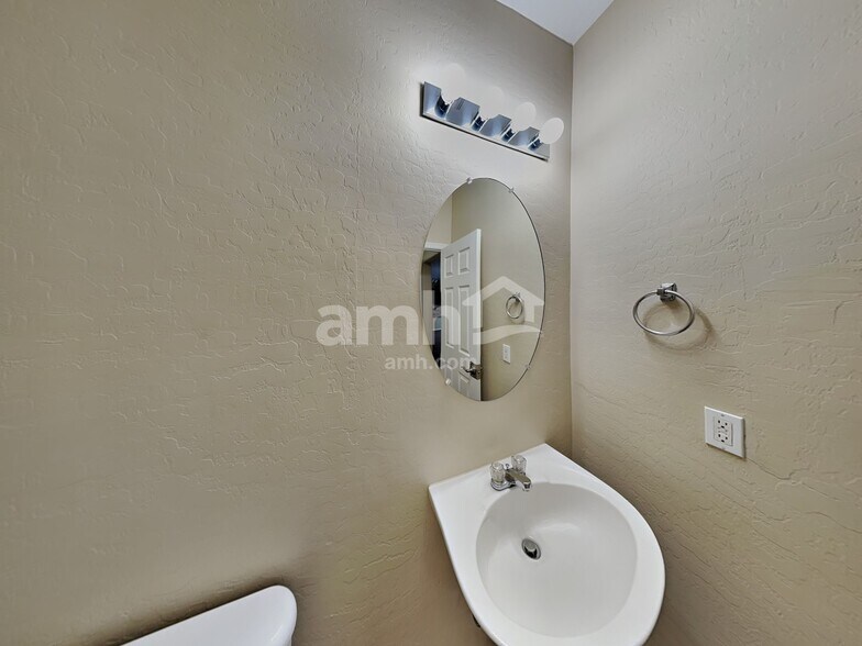 Building Photo - 14954 W Charter Oak Rd