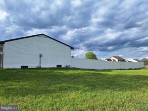 Building Photo - 711 Longs Gap Rd