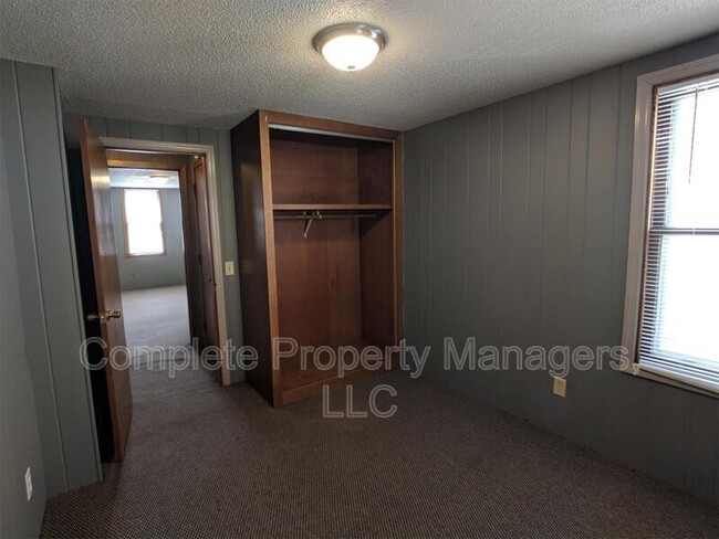 Building Photo - 334 W William St