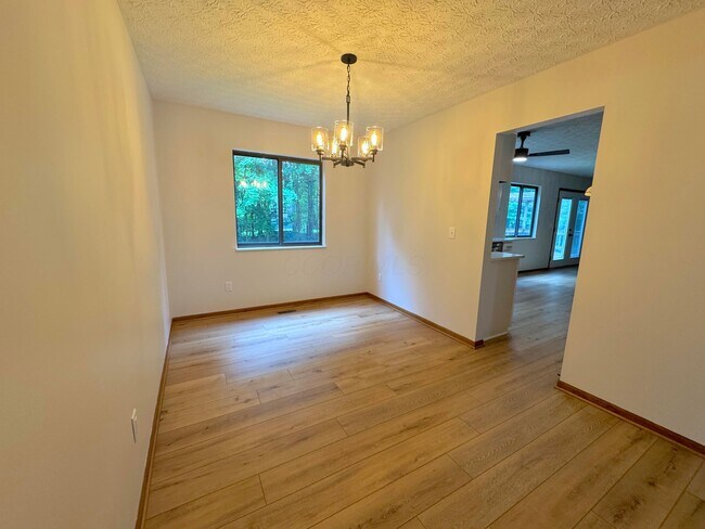 Building Photo - 564 Glenside Ln