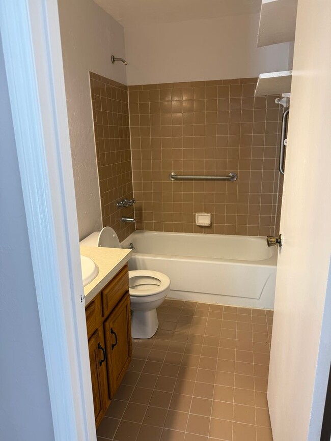 Building Photo - *MOVE IN SPECIAL: 1/2 OFF 2ND MONTH'S RENT...
