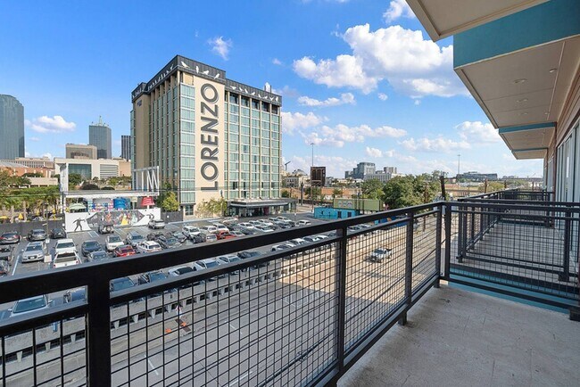 Building Photo - Stylish 1-Bedroom Near Downtown Dallas