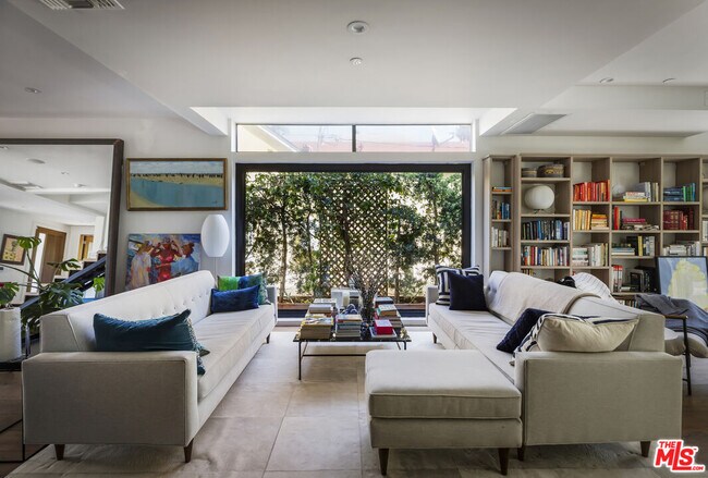 Building Photo - 814 Crestmoore Pl