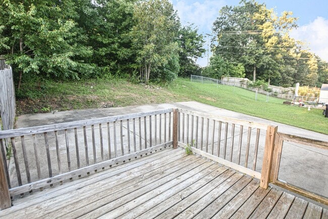 Building Photo - Pet Friendly Three Bedroon!